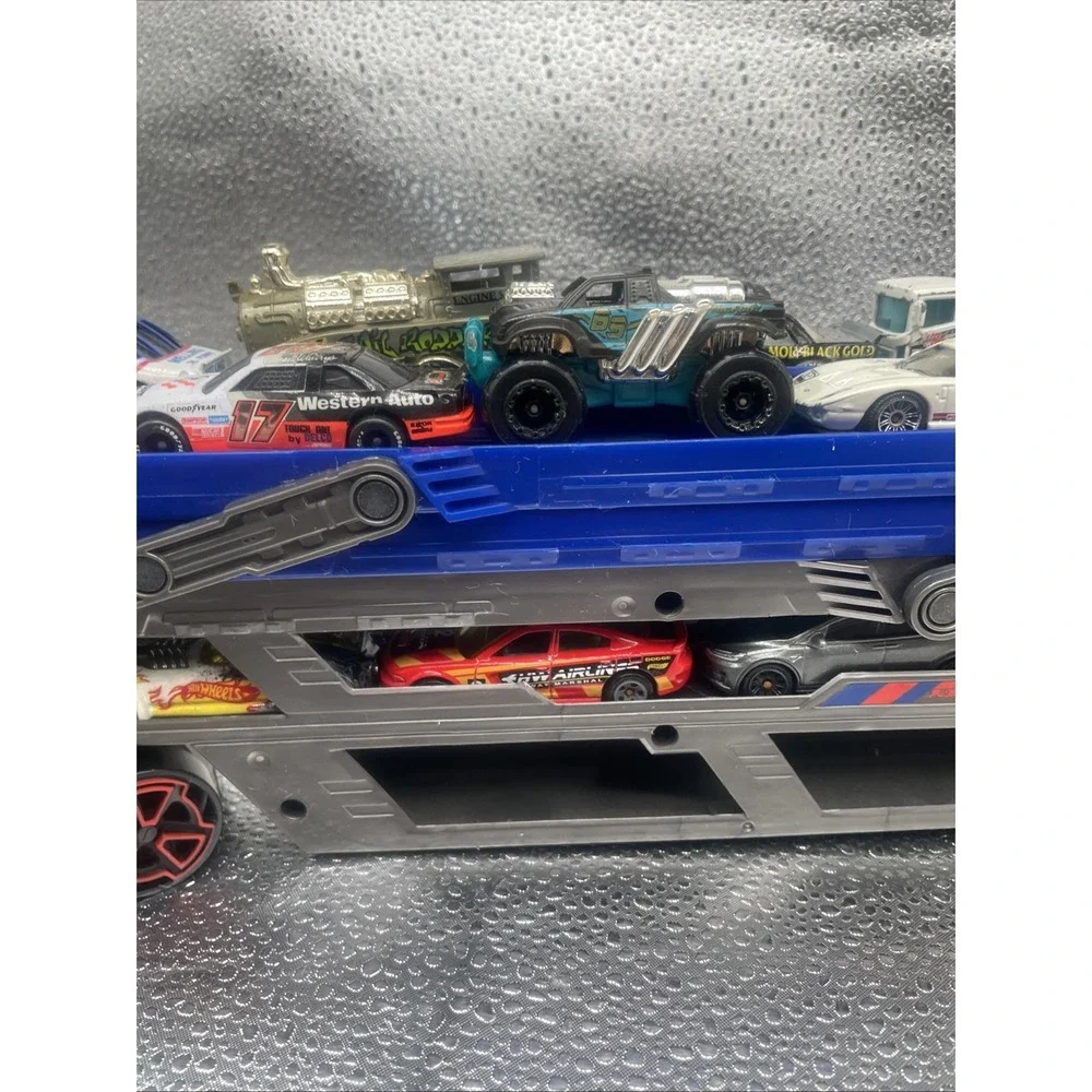 Hot‎ Wheels 2012 Mega Hauler Transporter Truck With 16 Cars Holds 50 Cars